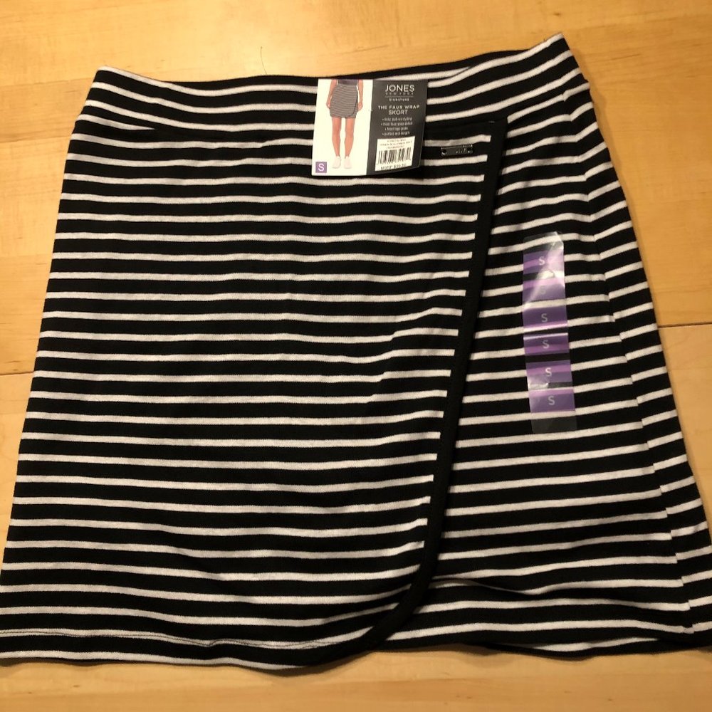Brand new, Jones New York faux wrap skort, small